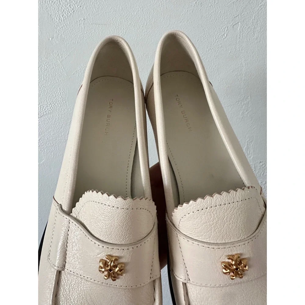 Tory Burch Cream Leather Scalloped Logo‎ Loafers Ivory Low Heel Flats Slip On